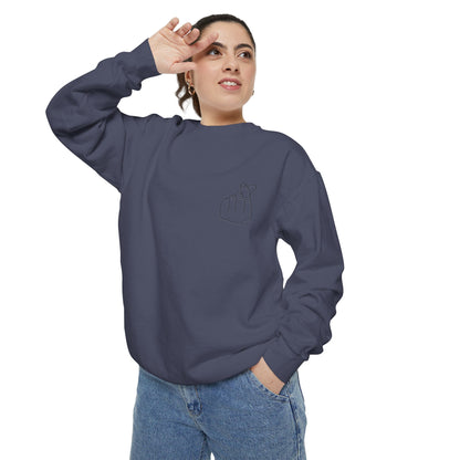 Minimalist Unisex Sweatshirt with Hand Design - Cozy & Stylish