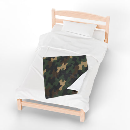 Cozy Camouflage Velveteen Plush Blanket | Ideal for Campouts, Living Room Decor, Gift for Him, Outdoor Adventures, Soft Throw - TRV