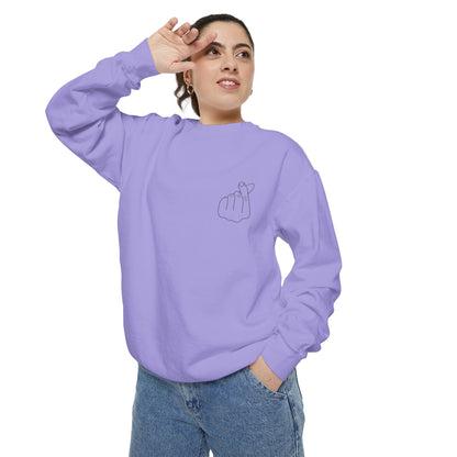 Minimalist Unisex Sweatshirt with Hand Design - Cozy & Stylish
