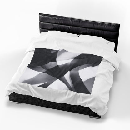 Abstract Black Smoke Design Velveteen Plush Blanket | Monochrome Swirl