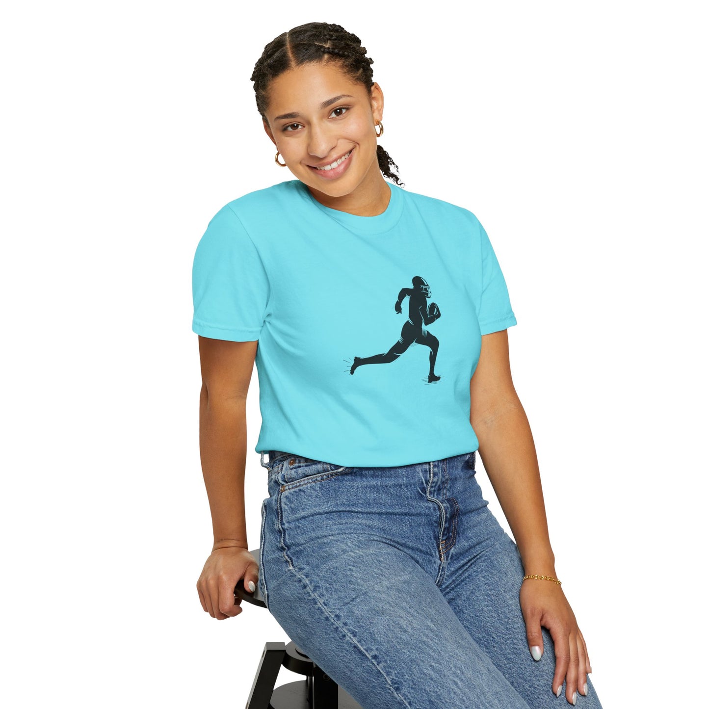 Football Player Graphic Unisex T-Shirt, Casual Sports Tee, Gift for Athletes, Workout Shirt, Everyday Wear, Unique Running Apparel