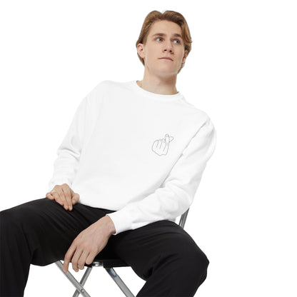 Minimalist Unisex Sweatshirt with Hand Design - Cozy & Stylish