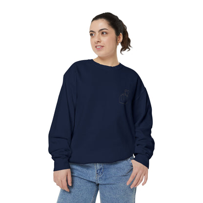 Minimalist Unisex Sweatshirt with Hand Design - Cozy & Stylish