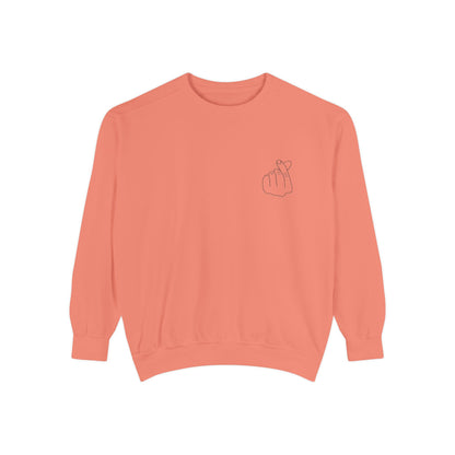 Minimalist Unisex Sweatshirt with Hand Design - Cozy & Stylish