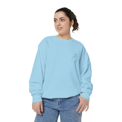 Minimalist Unisex Sweatshirt with Hand Design - Cozy & Stylish