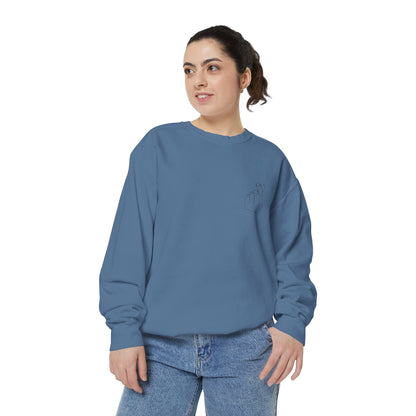 Minimalist Unisex Sweatshirt with Hand Design - Cozy & Stylish