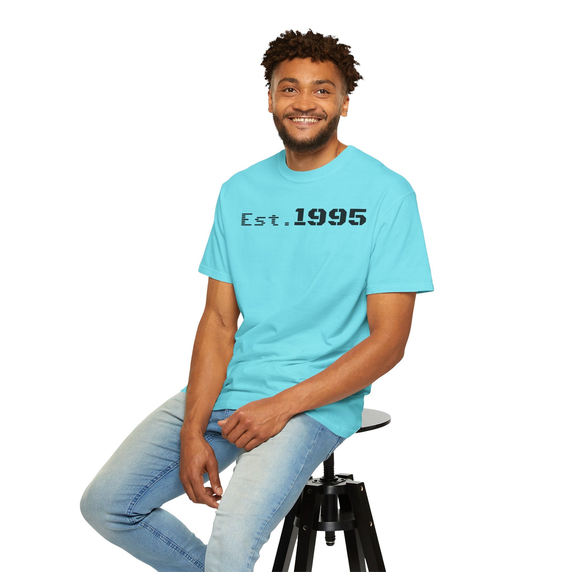 Vintage Est. 1995 T-Shirt, Retro Unisex Tee, Perfect Gift for Birthdays, Casual Wear, Nostalgic Apparel - TRV