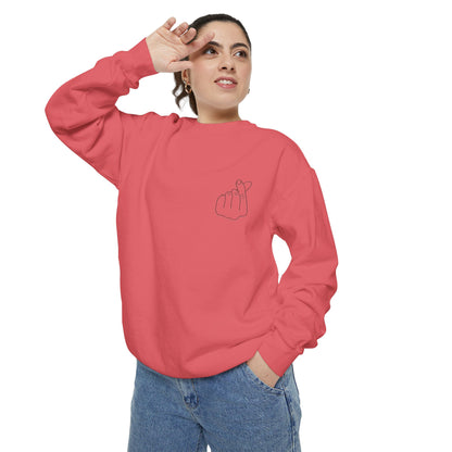Minimalist Unisex Sweatshirt with Hand Design - Cozy & Stylish