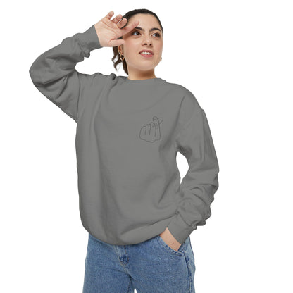 Minimalist Unisex Sweatshirt with Hand Design - Cozy & Stylish