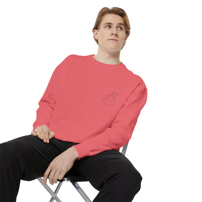 Minimalist Unisex Sweatshirt with Hand Design - Cozy & Stylish