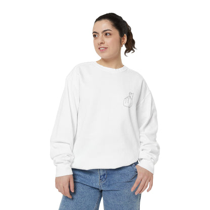 Minimalist Unisex Sweatshirt with Hand Design - Cozy & Stylish