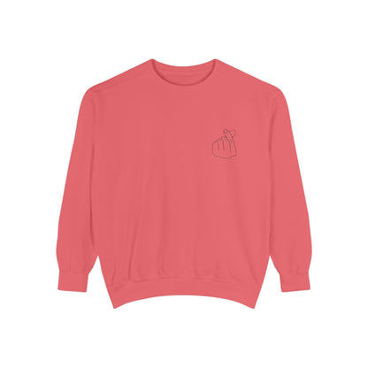 Minimalist Unisex Sweatshirt with Hand Design - Cozy & Stylish