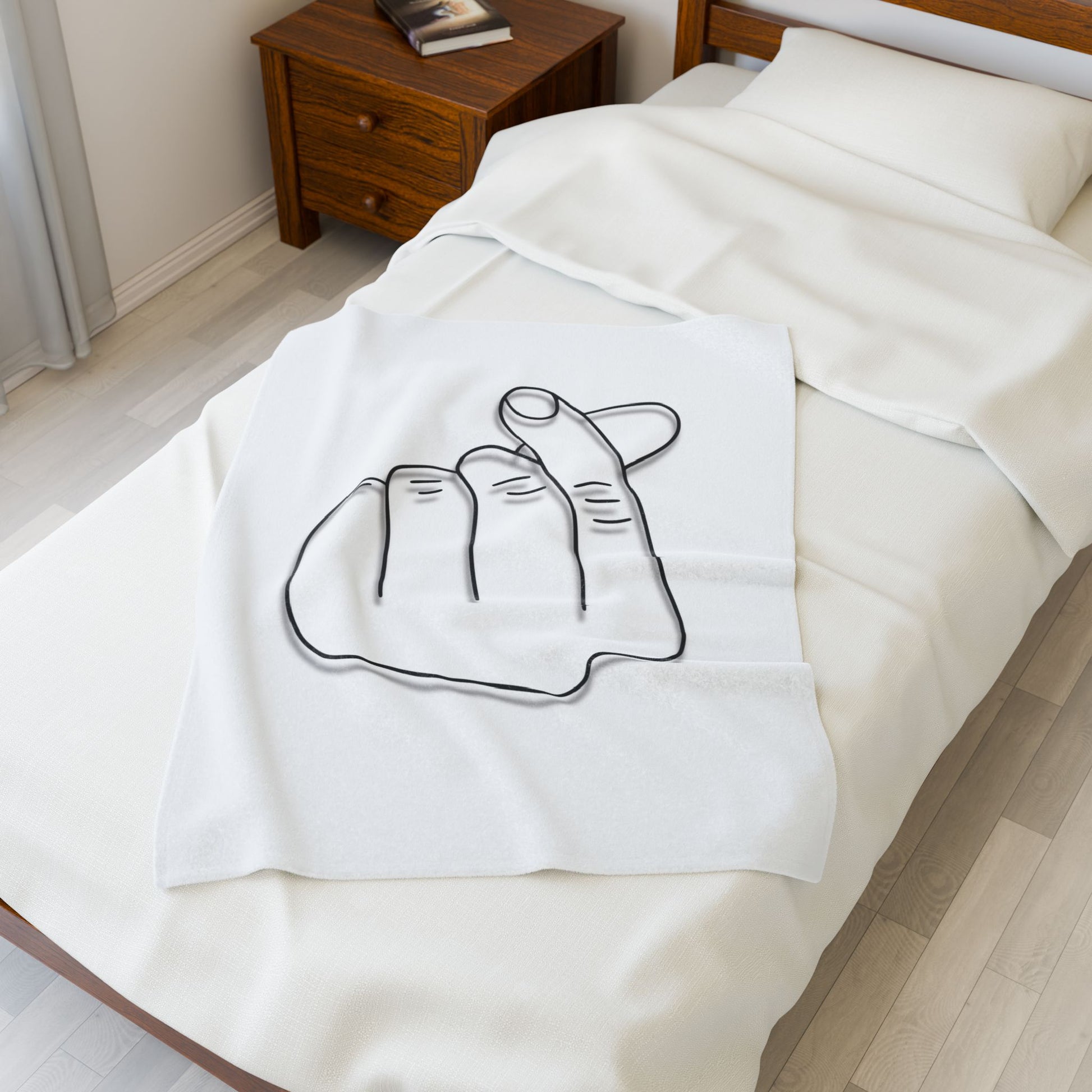 Cozy Velveteen Plush Blanket with Heart Gesture Design - Perfect for Gifts & Home Decor - TRV