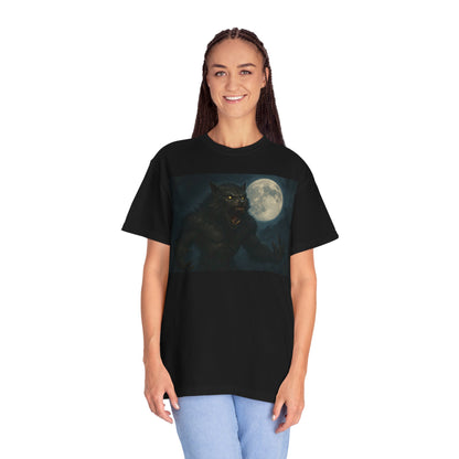 Moonlit Werewolf T-shirt, Unisex Horror Tee, Halloween Gift, Gothic Apparel, Graphic Tee, Nighttime Fantasy Wear