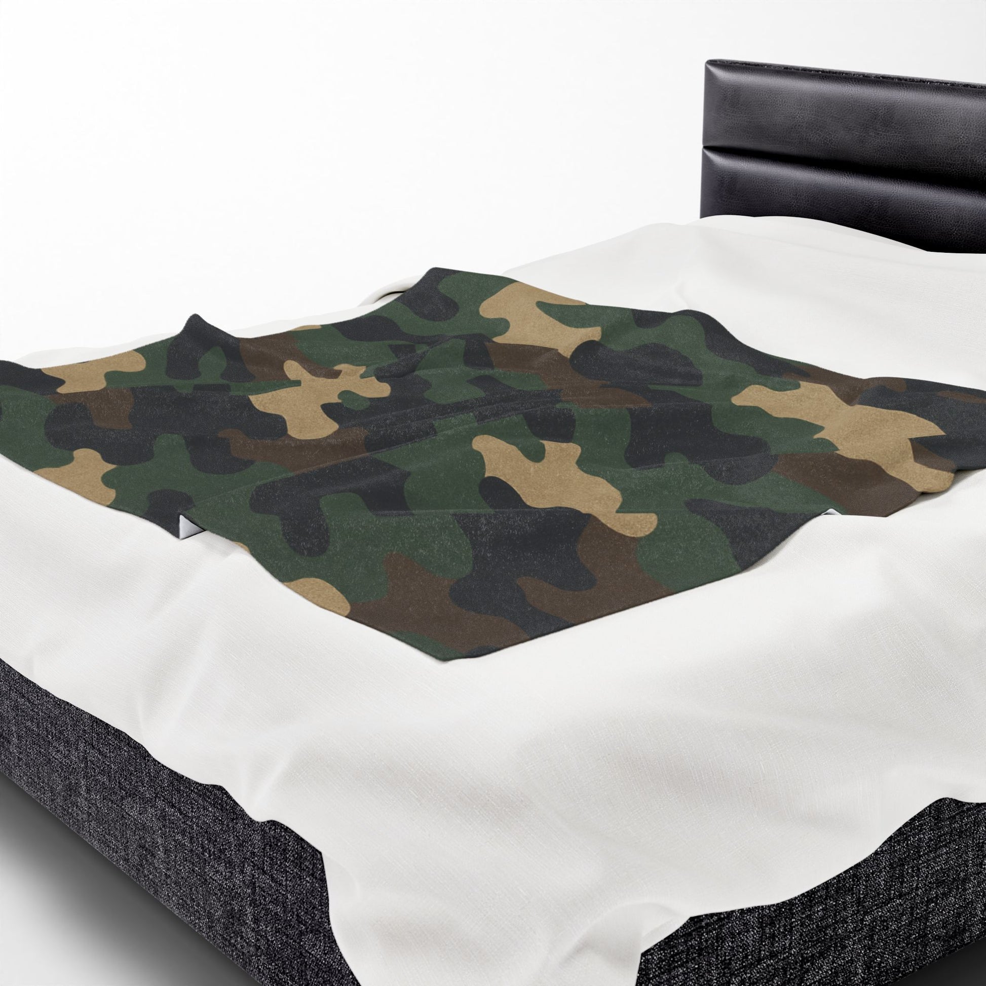 Cozy Camouflage Velveteen Plush Blanket | Ideal for Campouts, Living Room Decor, Gift for Him, Outdoor Adventures, Soft Throw - TRV