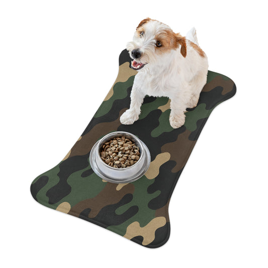 Waterproof camo pet feeding mat for dogs and cats, non-slip placemat with camouflage pattern, ideal for pet bowls.